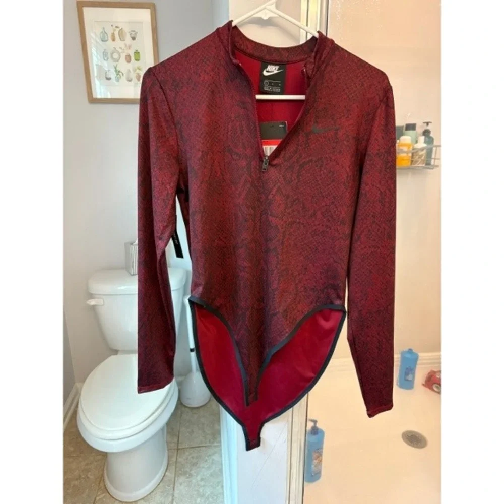 Nike Women's NWT Tight Fit Snakeskin Print Quarter Zip Long Sleeve Bodysuit